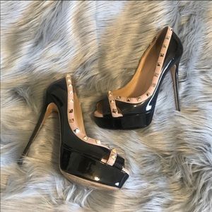 Valentino Peep toe Rockstud Heels